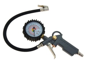 PISTOLET DO POMPOWANIA Z MANOMETREM 42964